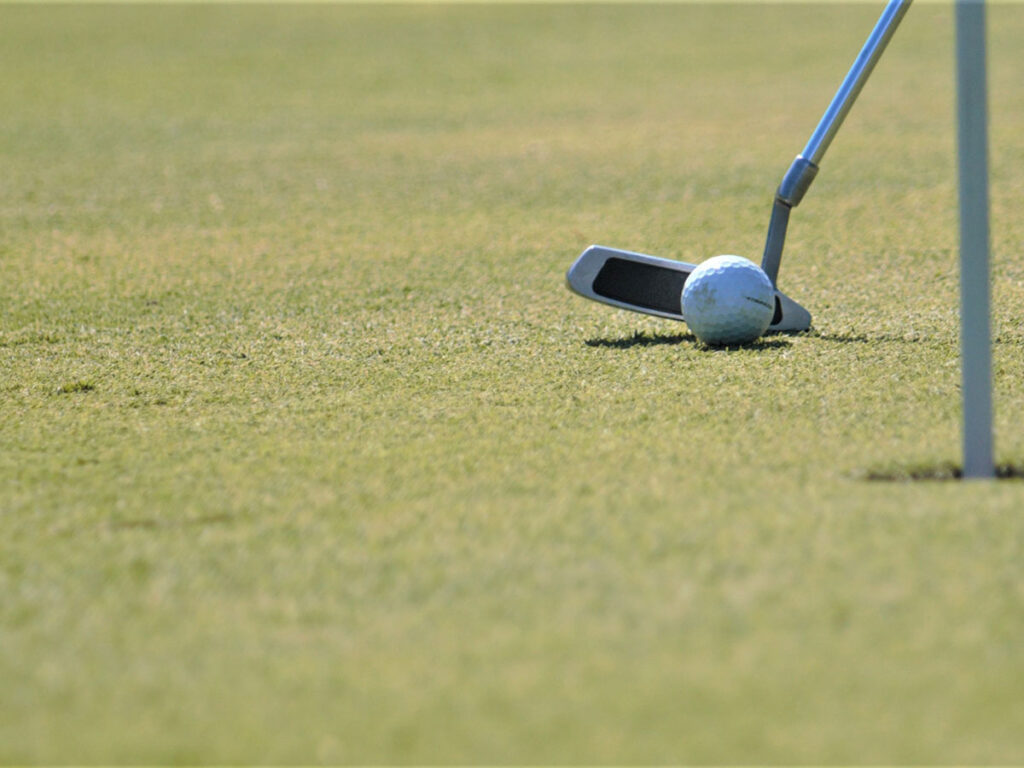 パターは“オーバー必須”と言われる理由と、アマチュアが陥る落とし穴