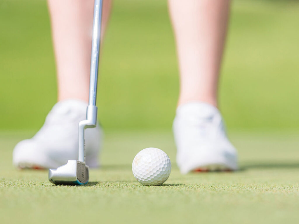 パターは“オーバー必須”と言われる理由と、アマチュアが陥る落とし穴