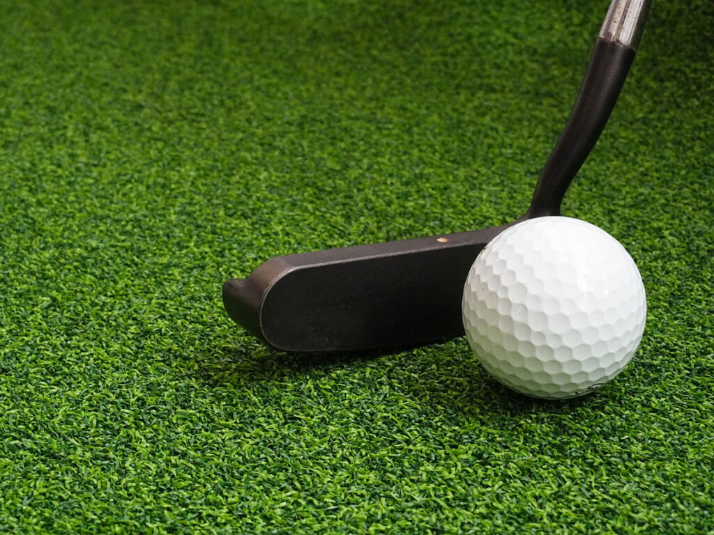 パターは“オーバー必須”と言われる理由と、アマチュアが陥る落とし穴