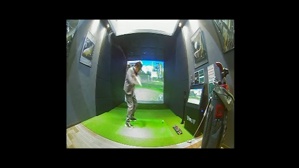 100叩きから初のインドアゴルフ練習場へ！どんなポイントを見つけた？