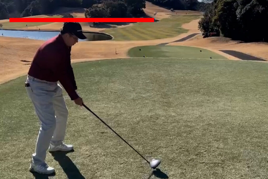 スイング中に頭が沈み込んでいると安定しないのがアマチュアゴルファーではないか？！