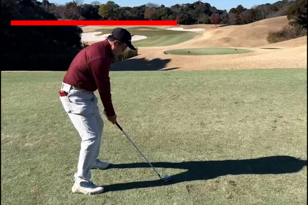 スイング中に頭が沈み込んでいると安定しないのがアマチュアゴルファーではないか？！