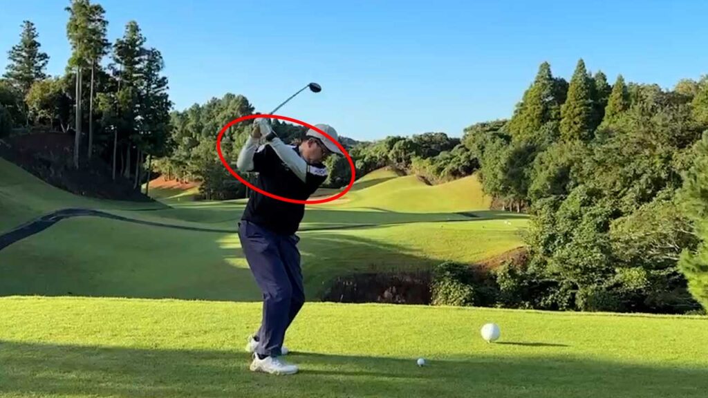 インドアゴルフ練習で、距離が出ず安定しないスイングになってしまってる自分がいます